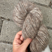 Sysleriget Alpaca Blow | Undyed Brown