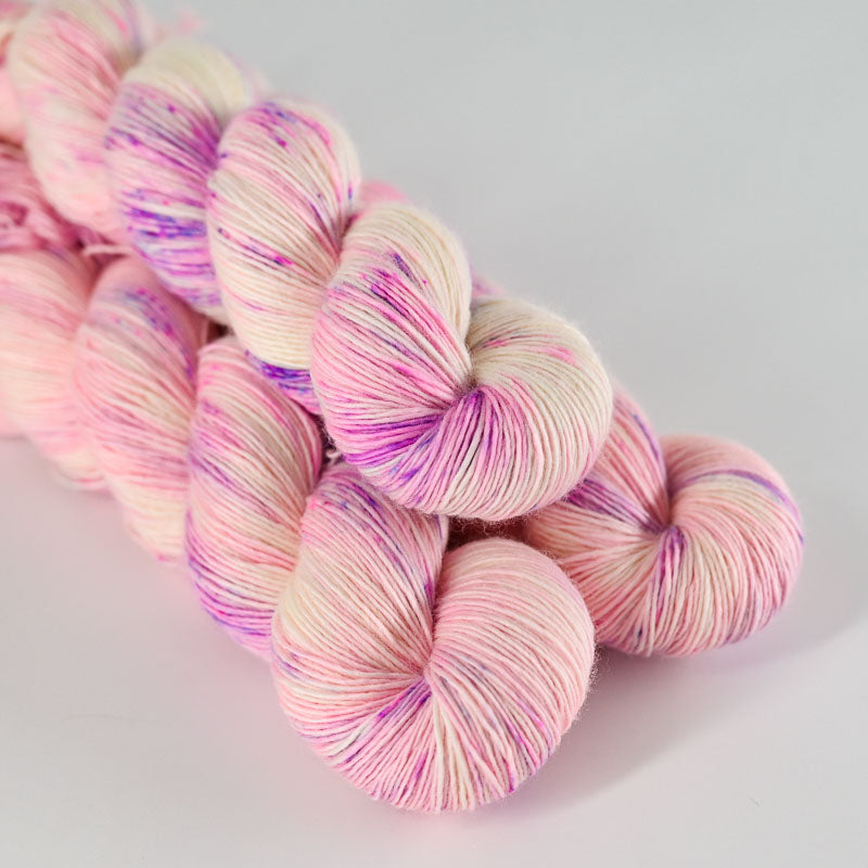 Sysleriget Merino Singles | Out Of Bubblegum – Sysleriget - Håndfarvet Garn