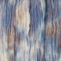 Sysleriget Alpaca Blow håndfarvet garn i farven Riverside.