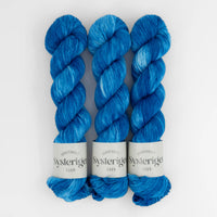 Sysleriget hand dyed yarn in single ply merino wool in the color September Blue.