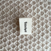 PetiteKnit | Foldet label