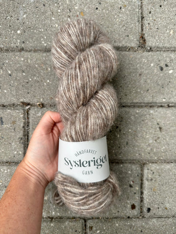 Sysleriget Alpaca Blow | Undyed Brown