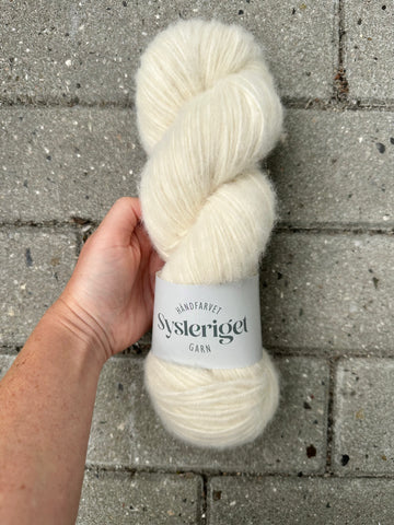 Sysleriget Alpaca Blow | Undyed White