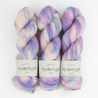 Sysleriget Alpaca Blow håndfarvet garn i farven Dancing Queen.