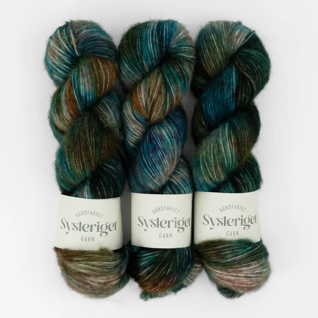 Sysleriget Alpaca Blow håndfarvet garn i farven King Neptune.