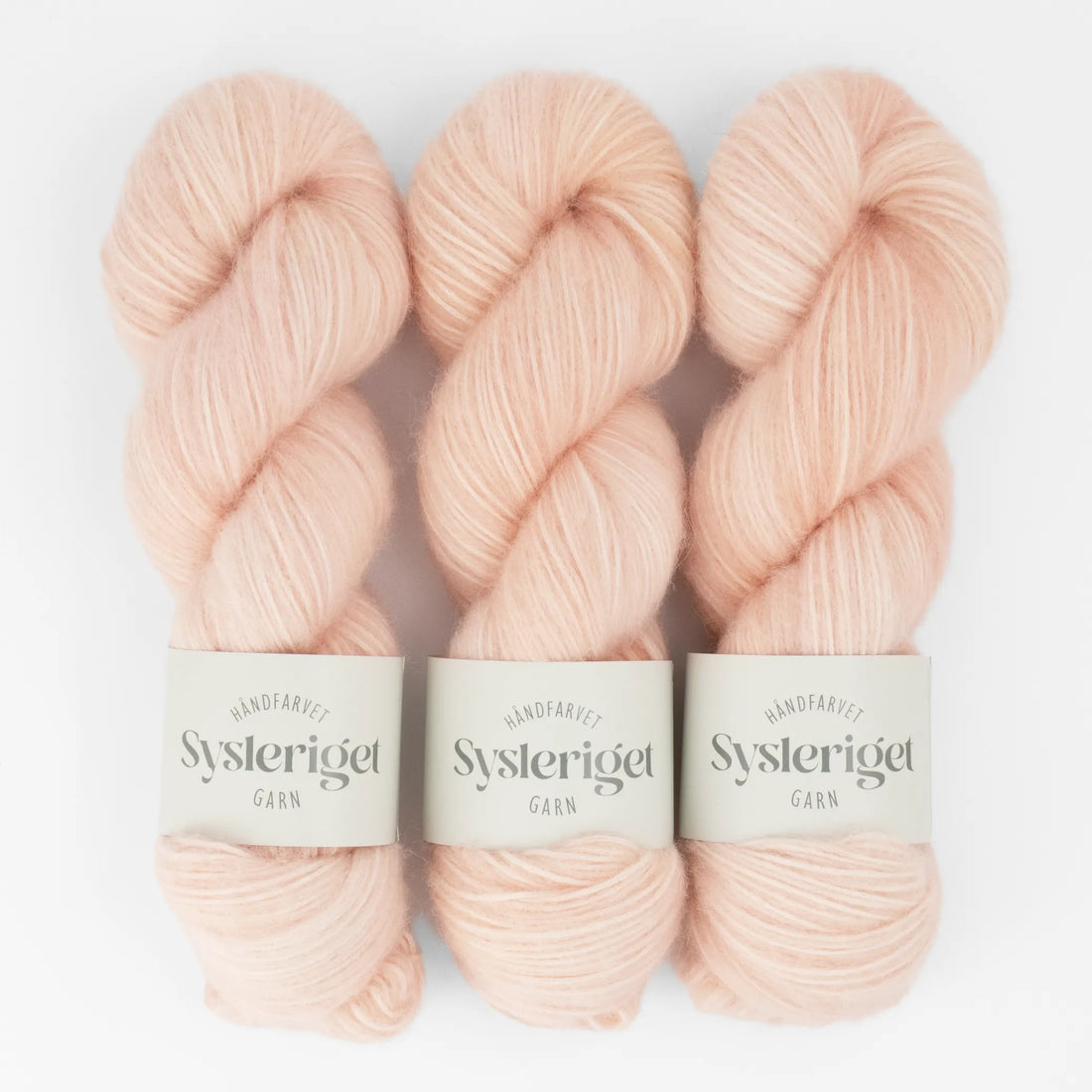 Sysleriget Alpaca Blow håndfarvet garn i farven Peachykeen.