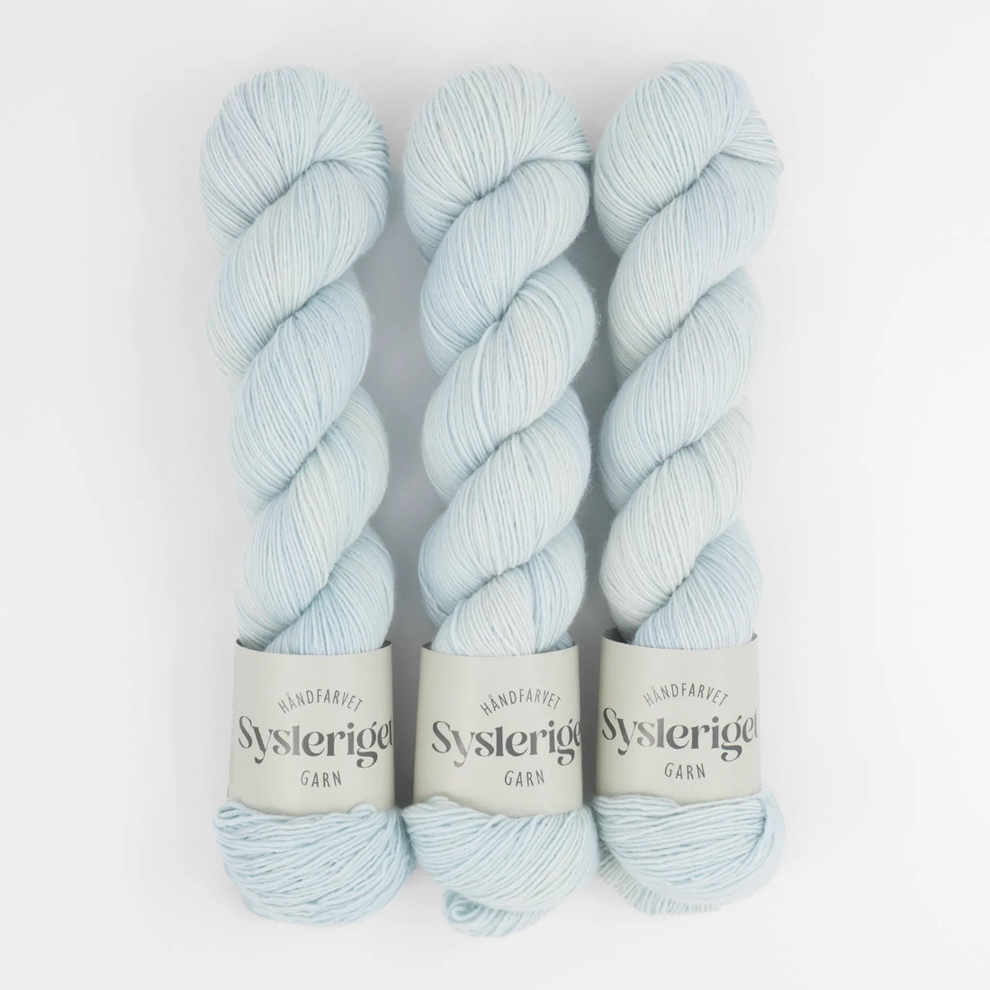 Sysleriget hand dyed yarn in single ply merino wool in the color Spring Sky.