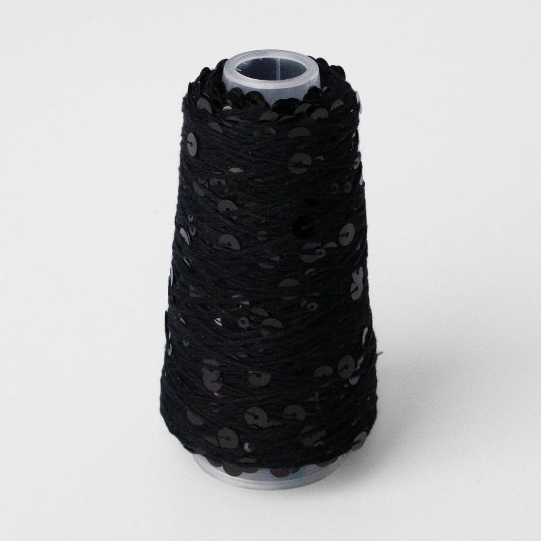 Sysleriget Sequins yarn on cotton base in the color 06 Sort.