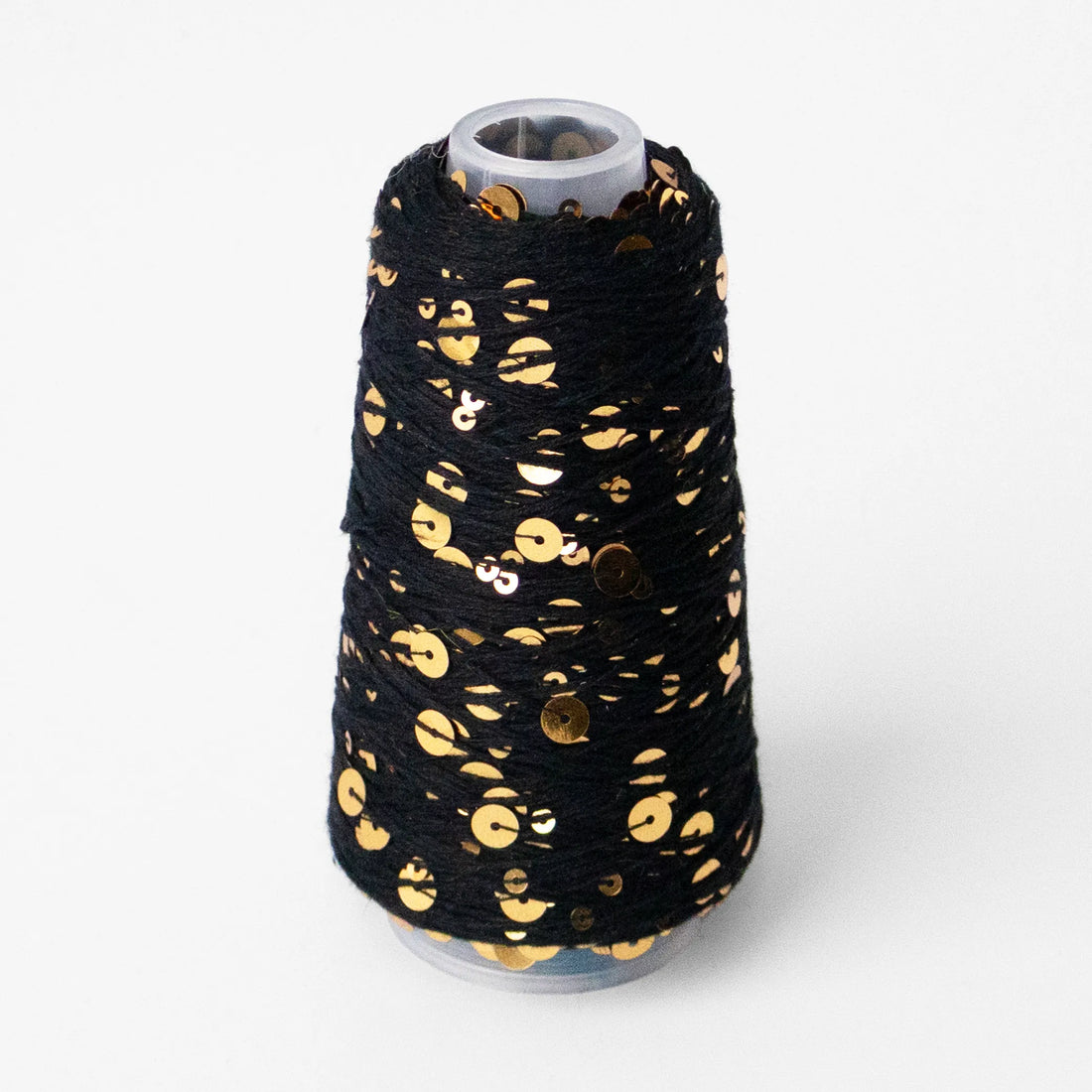 Sysleriget Sequins yarn on cotton base in the color 07 Sortguld.