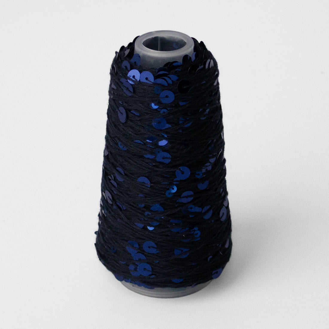 Sysleriget Sequins yarn on cotton base in the color 31 Midnatblå.