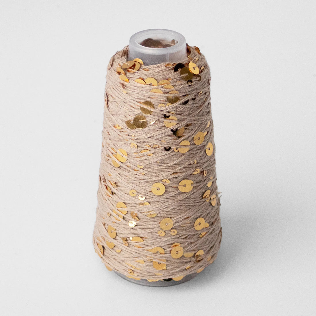 Sysleriget Sequins yarn on cotton base in the color 42 Guld.