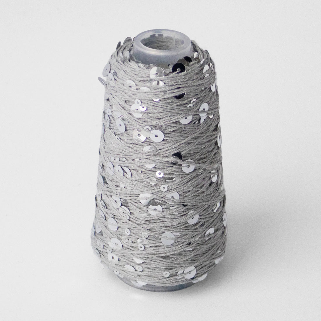 Sysleriget Sequins yarn on cotton base in the color 02 Sølv.